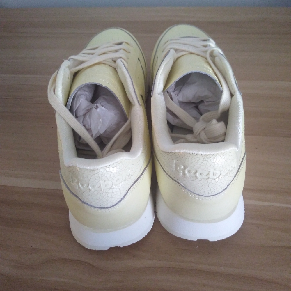 New Women Reeboks - Picture 3 of 3